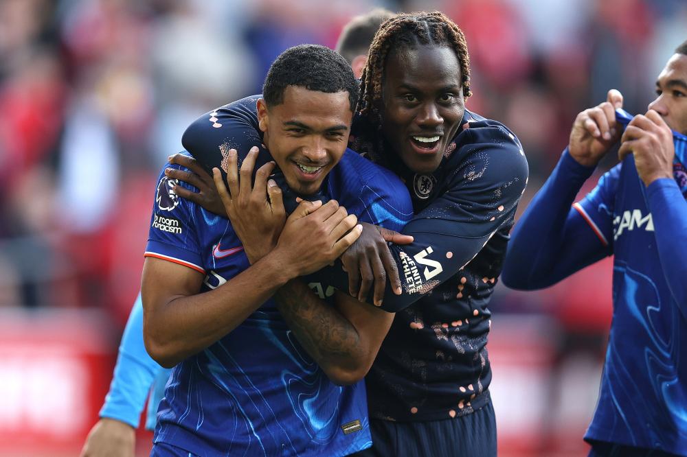 吴少聪女友晒足协杯冠军奖牌：男朋友带的苏州特产